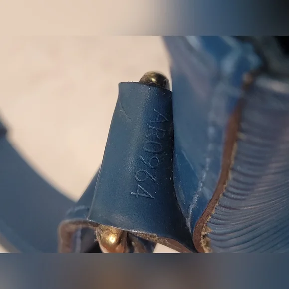 Authentic Vintage Louis Vuitton Blue Epi Bucket Noe - Picture 7 of 16